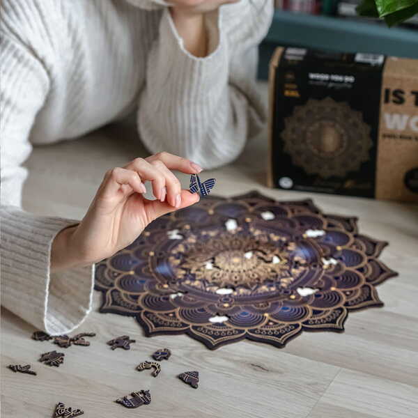 Why are wooden puzzles better for children than plastic ones?